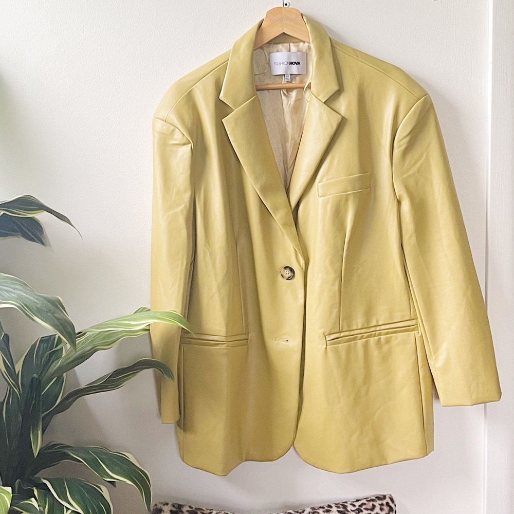 🧥Faux Leather Oversized Blazer / MUST SELL I’M MOVING TO EUROPE